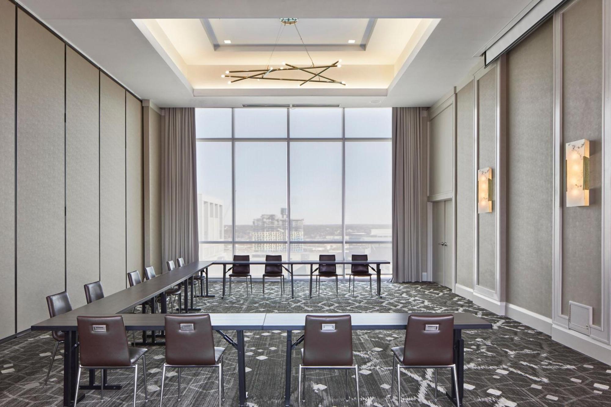 By Marriott Downtown/convention Center Hotel 3*
